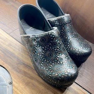 Dansko tons of life left.